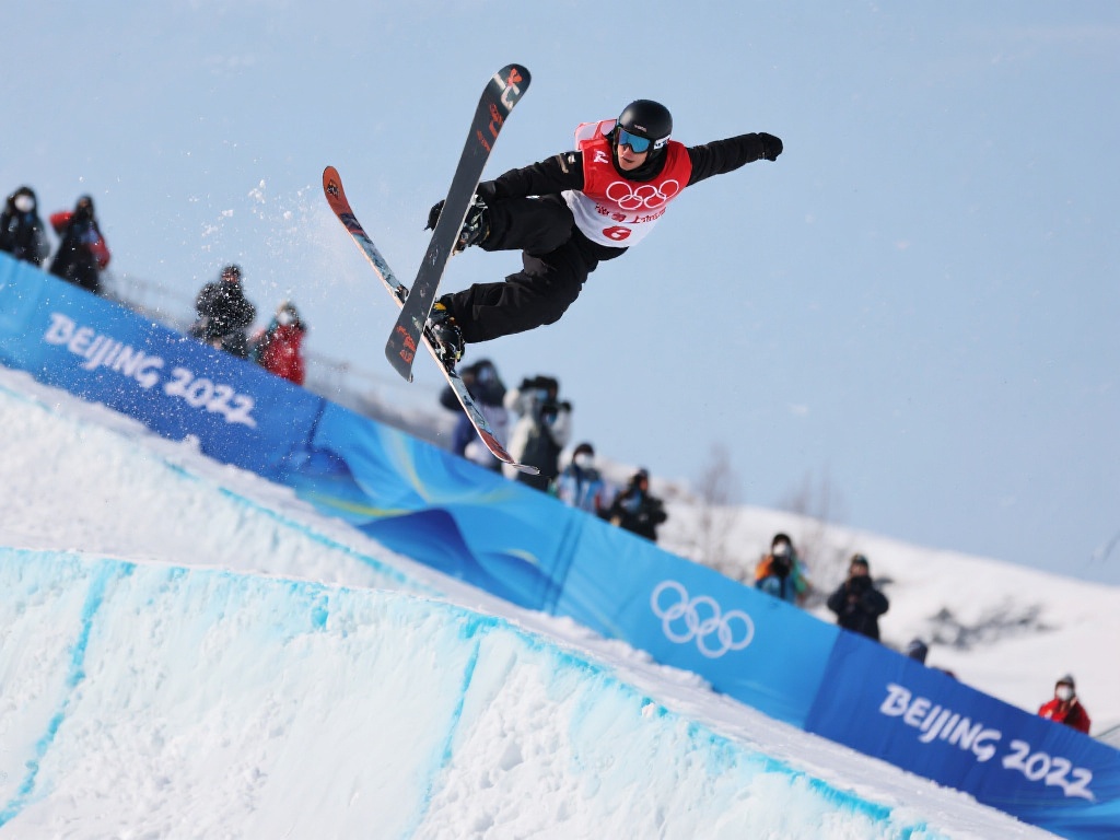 男子空中技巧是冬季自由式滑雪项目中最具观