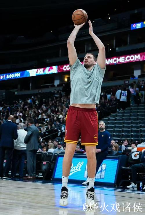 约基奇穿着小猪佩奇配色Joker1GT,砍下39分15篮板10助攻 约基奇穿着小猪佩奇配色Joker1GT,砍下39分15篮板10助攻